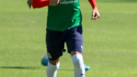 José Juan Macías busca consolidarse en las Chivas para el presente torneo.