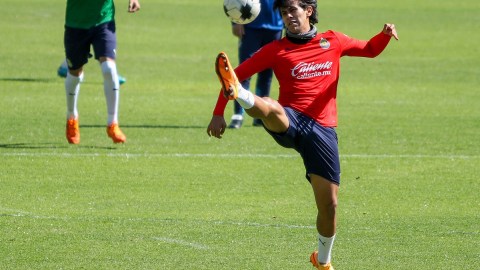 José Juan Macías busca consolidarse en las Chivas para el presente torneo.