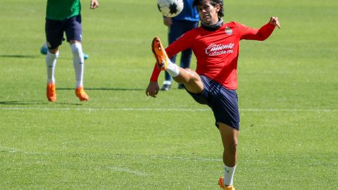 José Juan Macías busca consolidarse en las Chivas para el presente torneo.