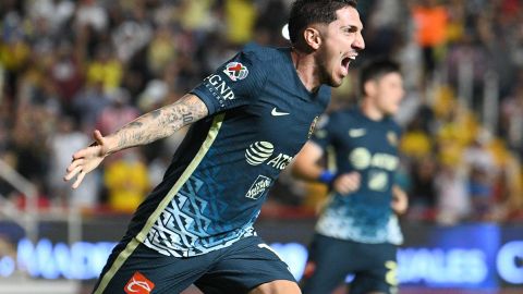 Diego Valdés, del América, celebra el gol del triunfo frente a Necaxa.