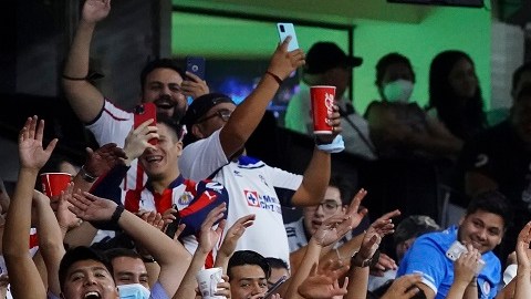 Aficionados de las Chivas estuvieron presentes en  el Estadio Azteca.
