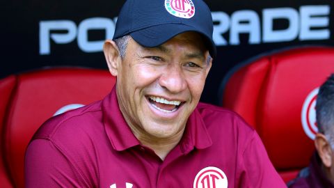 Ignacio 'Nacho' Ambriz dirigiendo al Deportivo Toluca en la Liga MX.