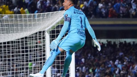 Alfredo Talavera celebra uno de los goles de Pumas contra Seattle Sounders.