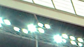 Jorge Enriquez, Raúl Jiménez, Carlos Salcido, Giovani Dos Santos y Marco Fabian celebran la medalla de oro obtenida en Londres