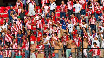 Aficionados de Chivas protagonizaron conato de bronca.