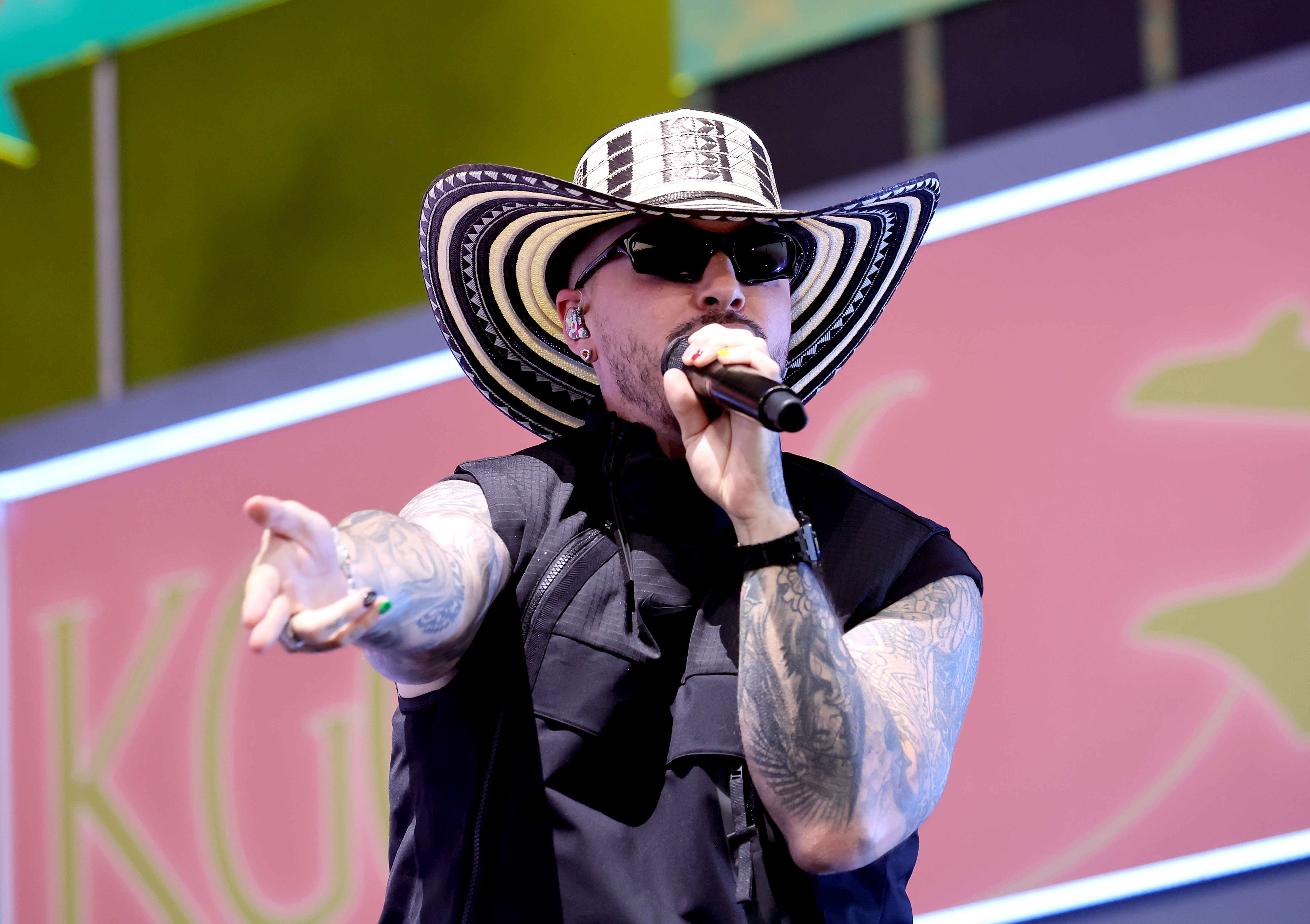 Karol G Y J Balvin Triunfan En Coachella 2022 Con Sombrero “vueltiao” Y ...