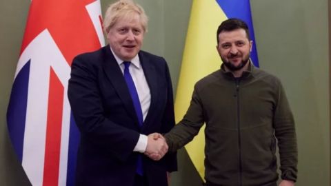 Boris Johnson y Volodimir Zelensky