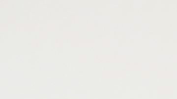 Karol G regala sus zapatos Crocs.