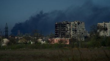 Rusia continúa bombardeando la acería de Azovstal en Mariúpol