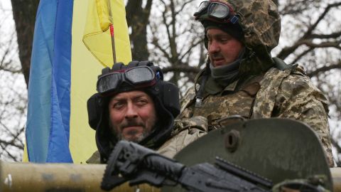 Mártires de Mariúpol envían mensaje final antes de la última batalla contra Rusia y autoridades buscan evacuar a 6,000 civiles