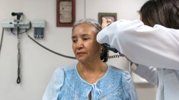 California abre la cobertura de Medi-Cal a adultos mayores indocumentados