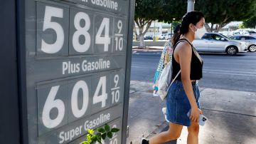 Millones de californianos recibirían $200 dólares por persona en efectivo, incluyendo niños, como ayuda ante el aumento de la gasolina