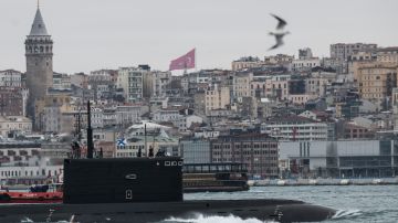 Occidente debe prepararse para la guerra con Rusia, advierte el exjefe de la OTAN, mientras Putin lanza misiles desde un submarino del Mar Negro
