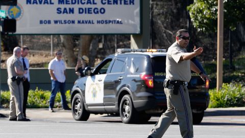 Oficial de la Patrulla de Caminos de California baleado en la carretera de San Diego