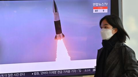 Presentadores de la televisión estatal rusa sugieren entre risas lanzar una bomba nuclear Satán 2 en Nueva York