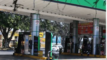 Gobierno mexicano alerta de escasez de gasolina en frontera con EE.UU. por alta demanda del combustible