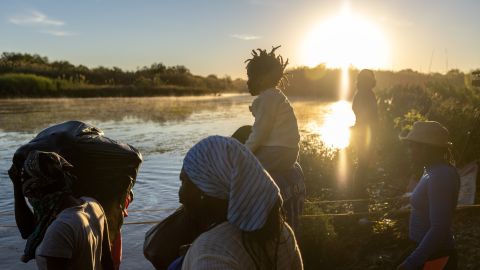 Soldado de la Guardia Nacional de Texas desaparece después de intentar salvar a migrantes en el Río Grande