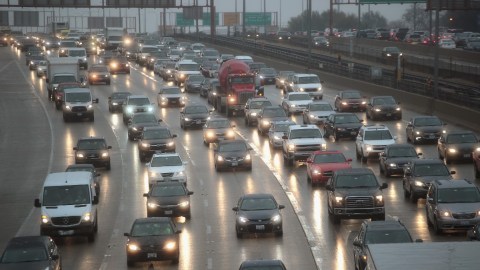 Los nuevos estándares de consumo para autos en EE.UU. buscan que los consumidores ahorren hasta $1,400 en gasolina