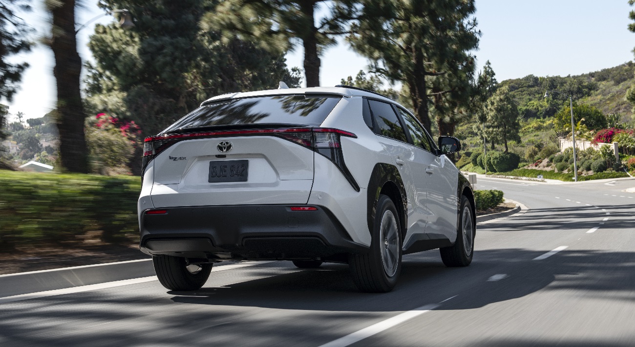 Un Repaso Completo Al Primer Auto 100 % Eléctrico De Toyota: El BZ4X ...