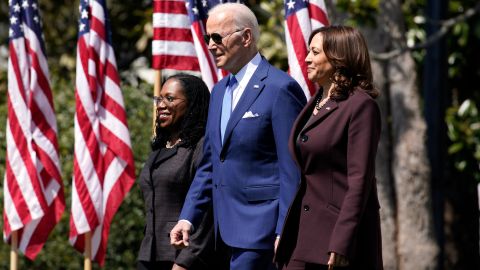 Biden y Harris recibieron a la jueza Ketanji Brown Jackson en la Casa Blanca