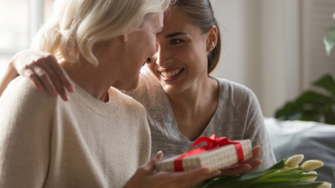 Los minoristas esperan un gasto récord de $31,700 millones para el Día de las Madres en EE.UU., a pesar de la inflación