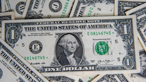 Mhoni Vidente asegura que el billete de un dólar tiene un poder secreto.