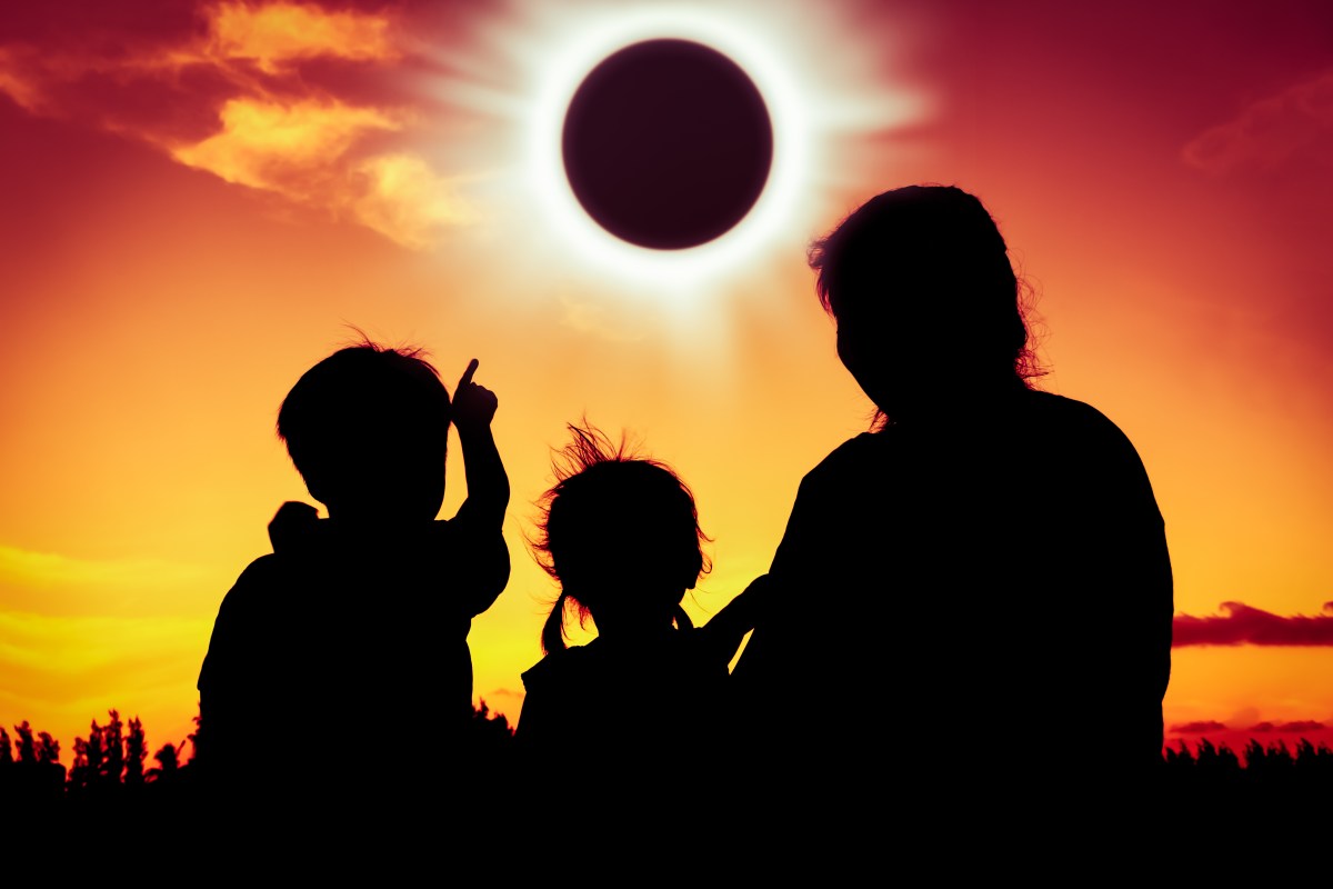 Eclipse solar por streaming EN VIVO La Opinión
