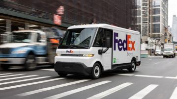 GM y FedEx logran un Récord Mundial Guinness al completar el viaje más largo en una camioneta eléctrica