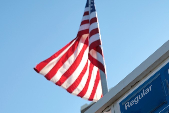 Precios de la gasolina: los 10 estados en EE.UU. en donde el combustible regular y premium son más caros