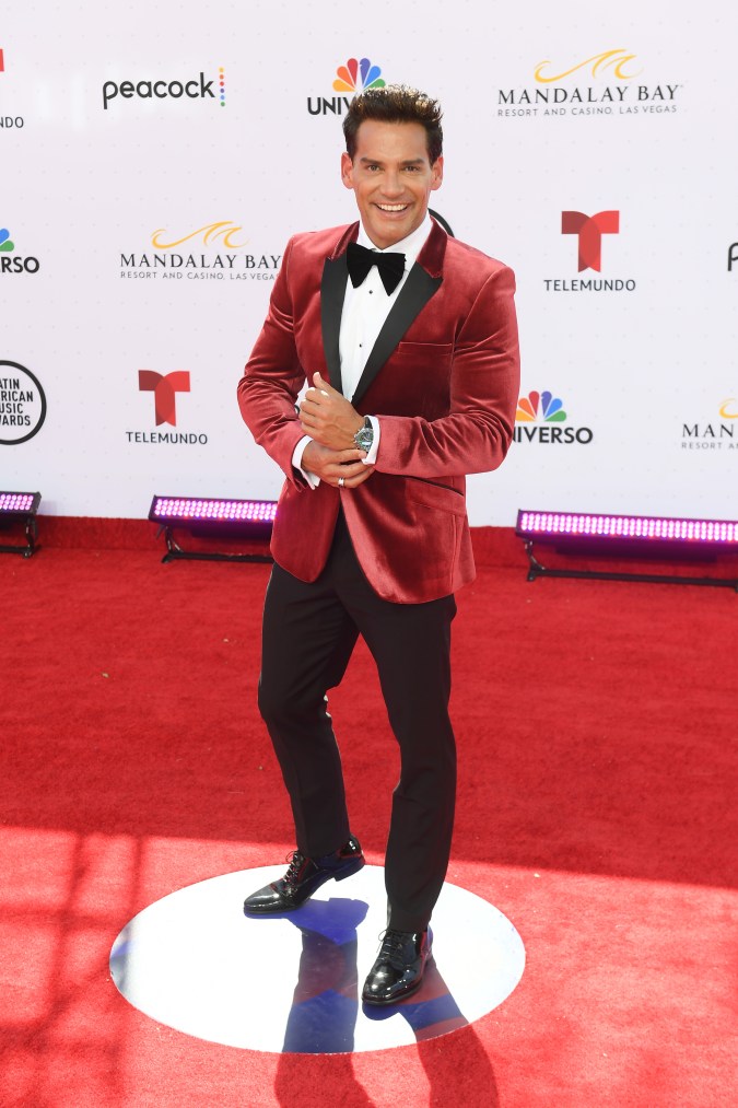 Cristián de la Fuente en la alfombra roja de los Latin AMAs 2022