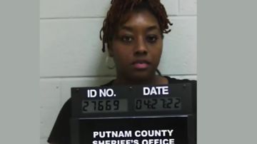 Erica Burke, la madre enfurecida fue detenida por la policía.