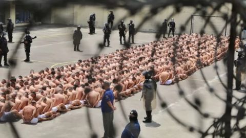 Las detenciones masivas pueden agravar aún más el hacinamiento carcelario en El Salvador