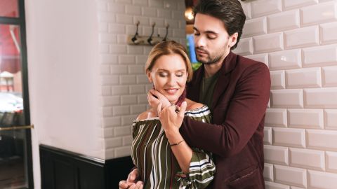 Las mujeres del zodiaco que los prefieren jóvenes les atrae la emoción.