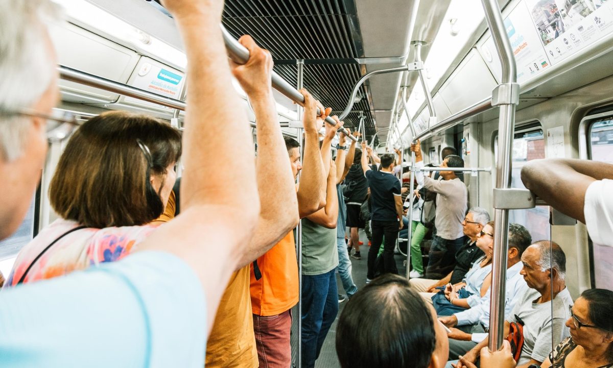 Video Mujer Encuentra A Su Esposo Con La Amante Y Desata Pelea En Pleno Metro La Opinión