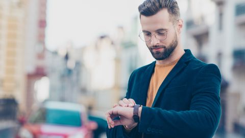 Mirar el reloj en una hora espejo tiene un significado espiritual.