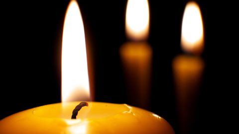 Las velas son elementos indispensables en los rituales.