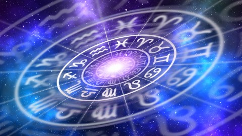La energía de los planetas, a través de su movimiento en el zodiaco, afecta a todos los signos.