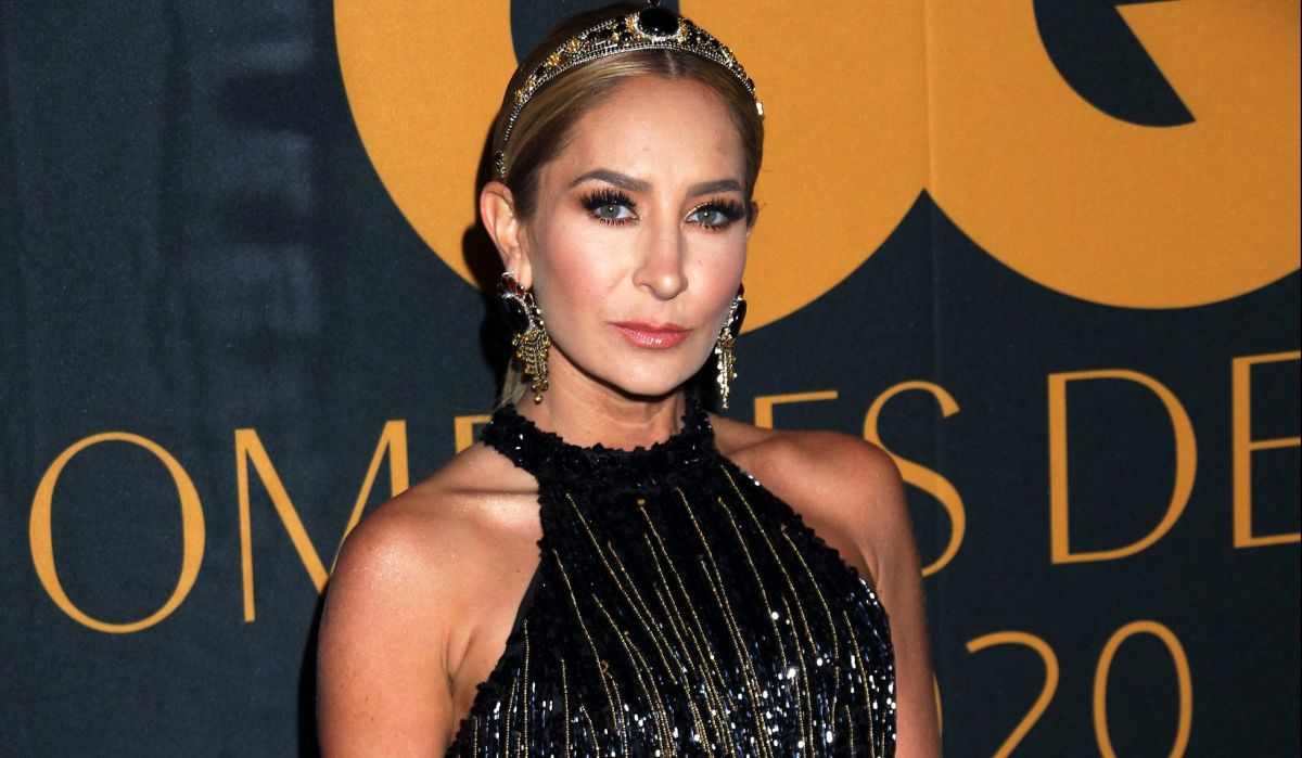 Geraldine Bazán conquistó con un vestido de escote y abertura