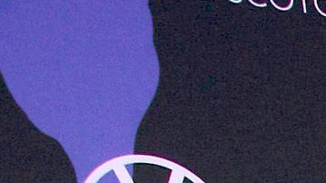 Ariadne Días y Marcus Ornellas desfilan por la alfombra roja de Los Hombres del Año de la revista GQ.