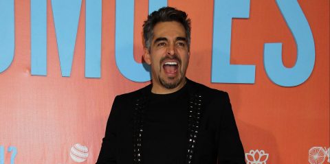Omar Chaparro en la alfombra roja de la premiere de la película "¿Y Cómo Es Él?".