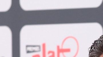 Omar Chaparro, Andrea Chaparro y Lucy Ruiz en la alfombra roja de los Premios Platino 2022.