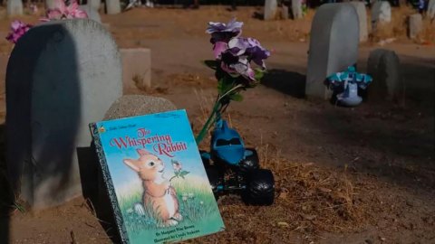 Estados Unidos reconoce más de 500 muertes en 19 escuelas para niños indígenas similares a las de Canadá