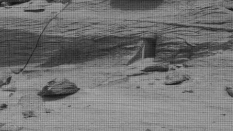 La "puerta" en Marte: la explicación sobre la misteriosa formación en una foto del planeta rojo