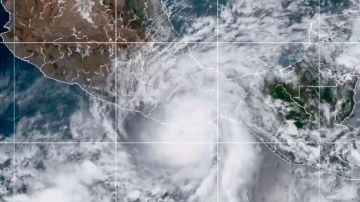 Agatha sAgatha se convierte en tormenta tropical tras tocar tierra en México como el huracán más intenso en afectar el país en el mes de mayoe convierte en tormenta tropical tras tocar tierra en México como el huracán más intenso en afectar el país en el mes de mayo
