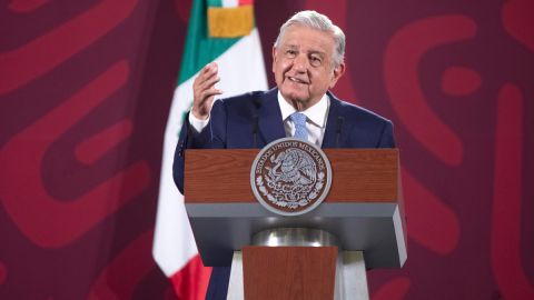 AMLO asegura que tramo 5 del Tren Maya no se detendrá pese a amparos