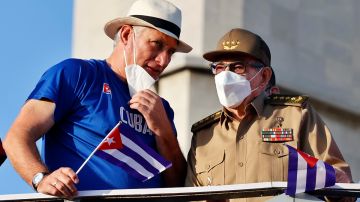Raúl Castro ve con "alegría" y "esperanza" a su relevo Miguel Díaz-Canel en el Día del Trabajo en Cuba