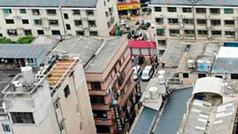 Decenas de desaparecidos tras el derrumbe de un edificio de seis plantas en China