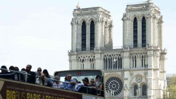 Los turistas extranjeros vuelven a París tras dos años ausentes
