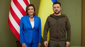 Nancy Pelosi se reúne por sorpresa con Volodimir Zelenski en Kiev