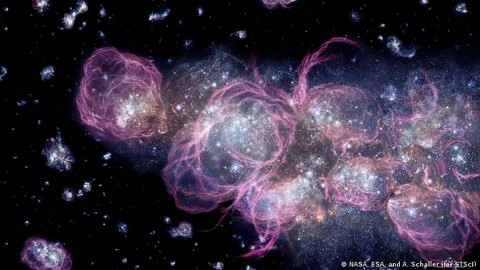 Unos científicos plantean que el universo podría dejar de expandirse "muy pronto"